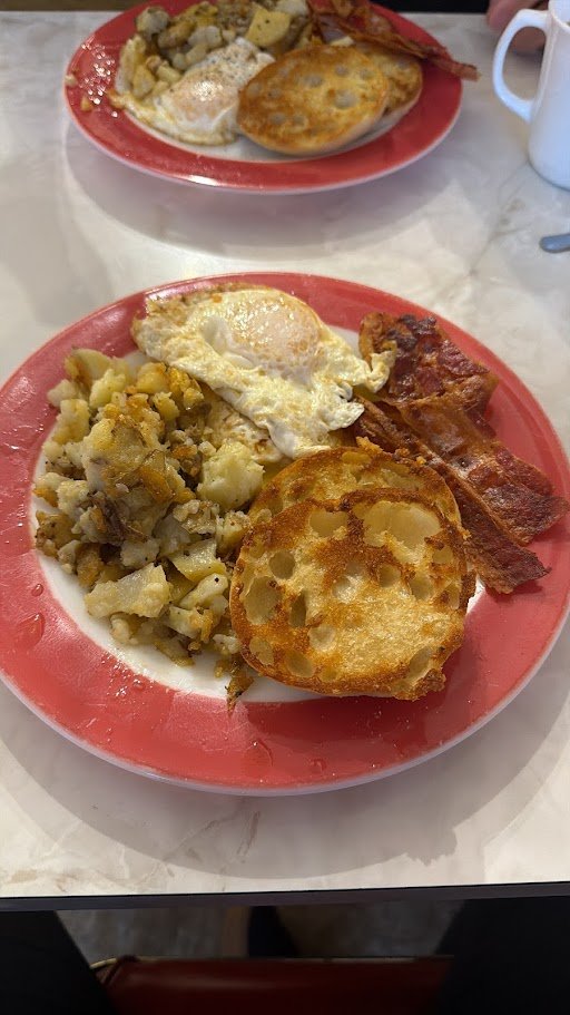 Family-friendly breakfast spot with warm, quiet seating.